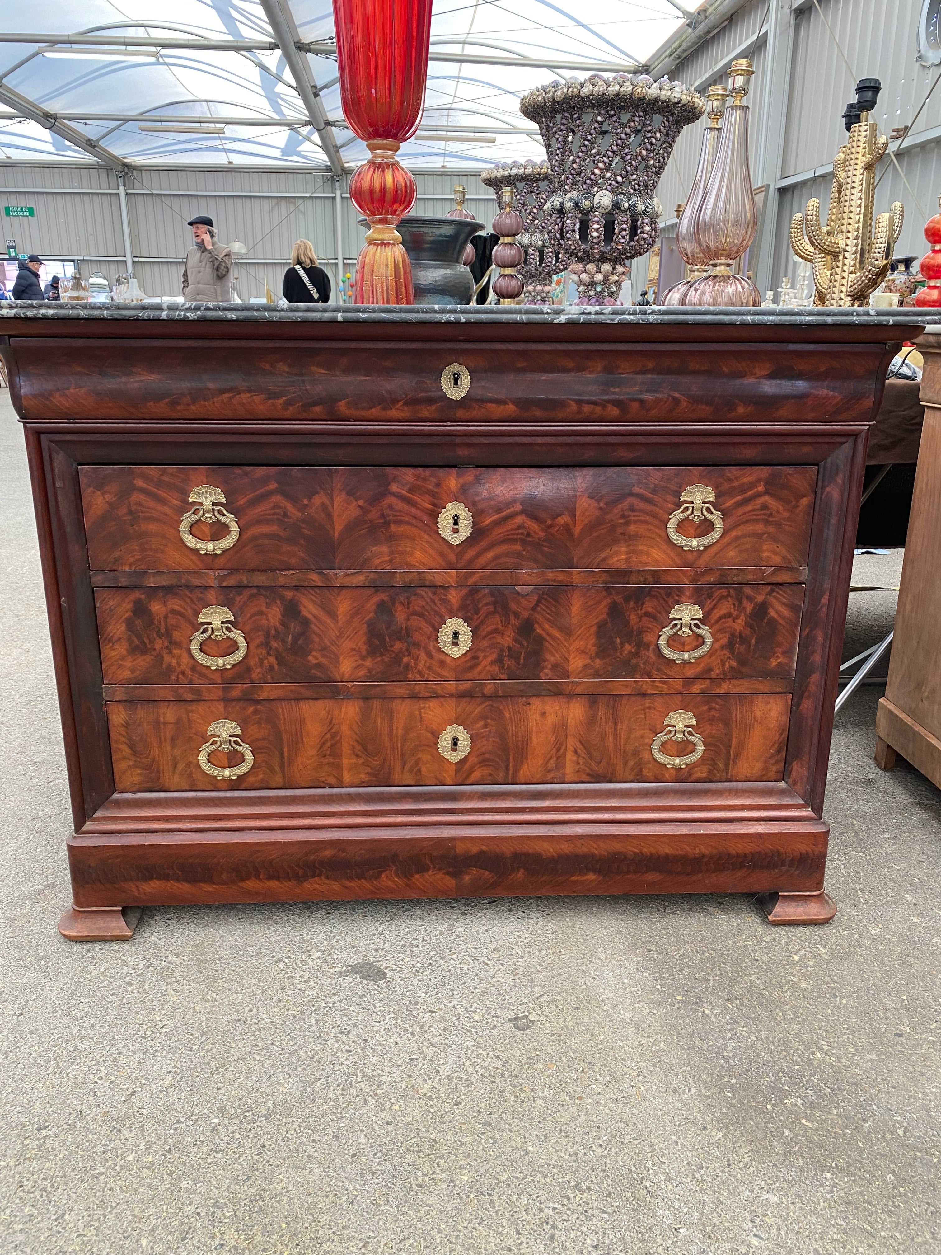 Dark LP Commode w/ St Anne Marble(51.5w x 23d x 37h)