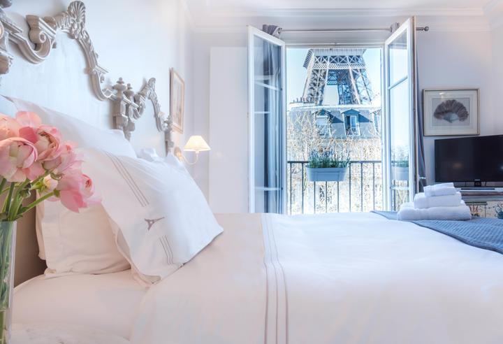 Bed with Eiffel tower