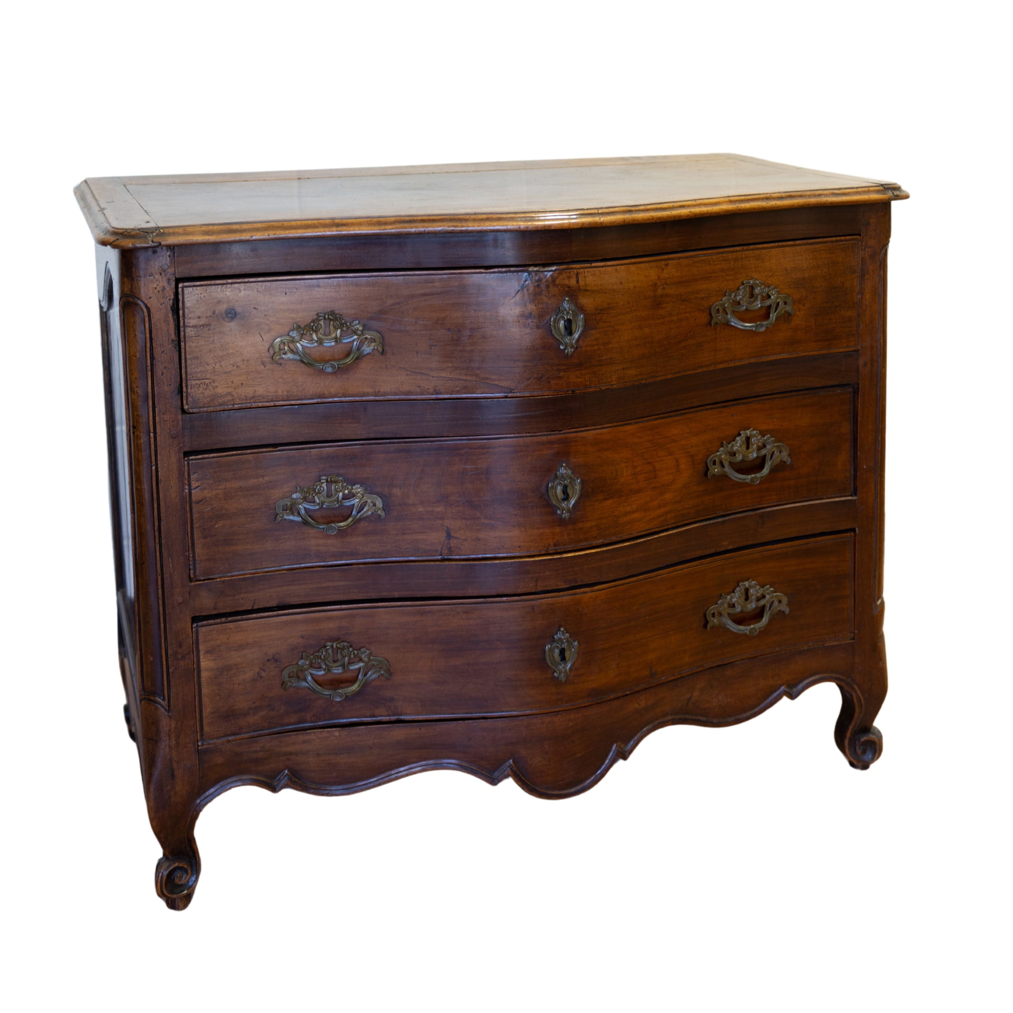 18th Walnut Bombee Commode with 3 drawers