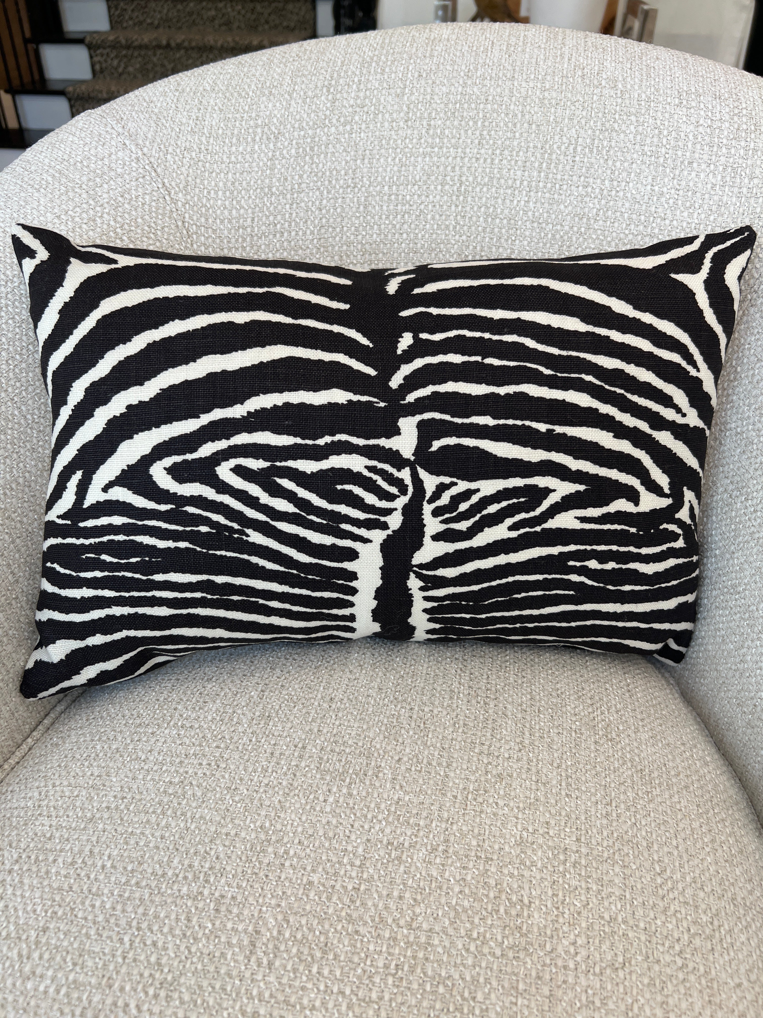 Black Le Zebre Lumbar 12x18