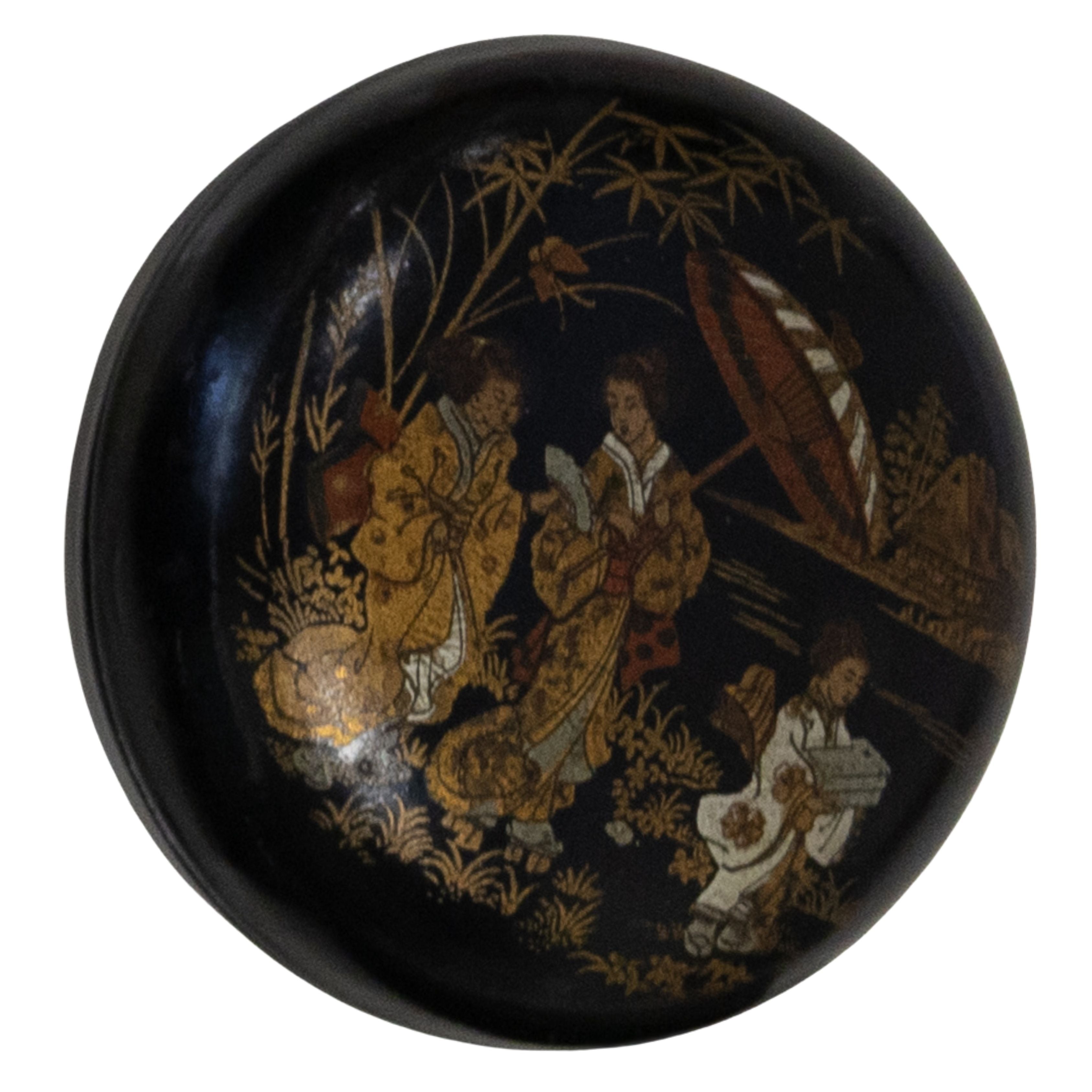 Round Chinoiserie Box Ladies w/ Umbrella