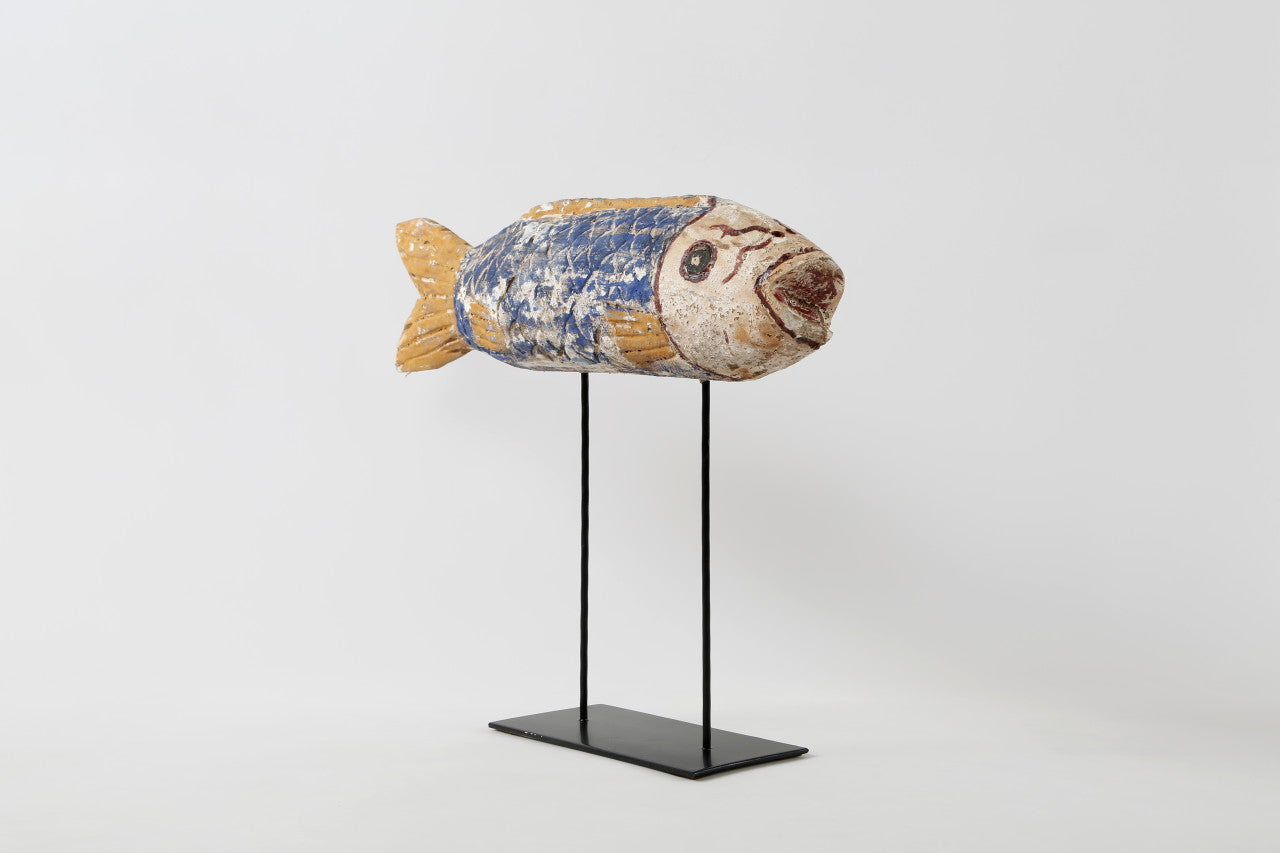 Small Wide Fish with Iron Stand