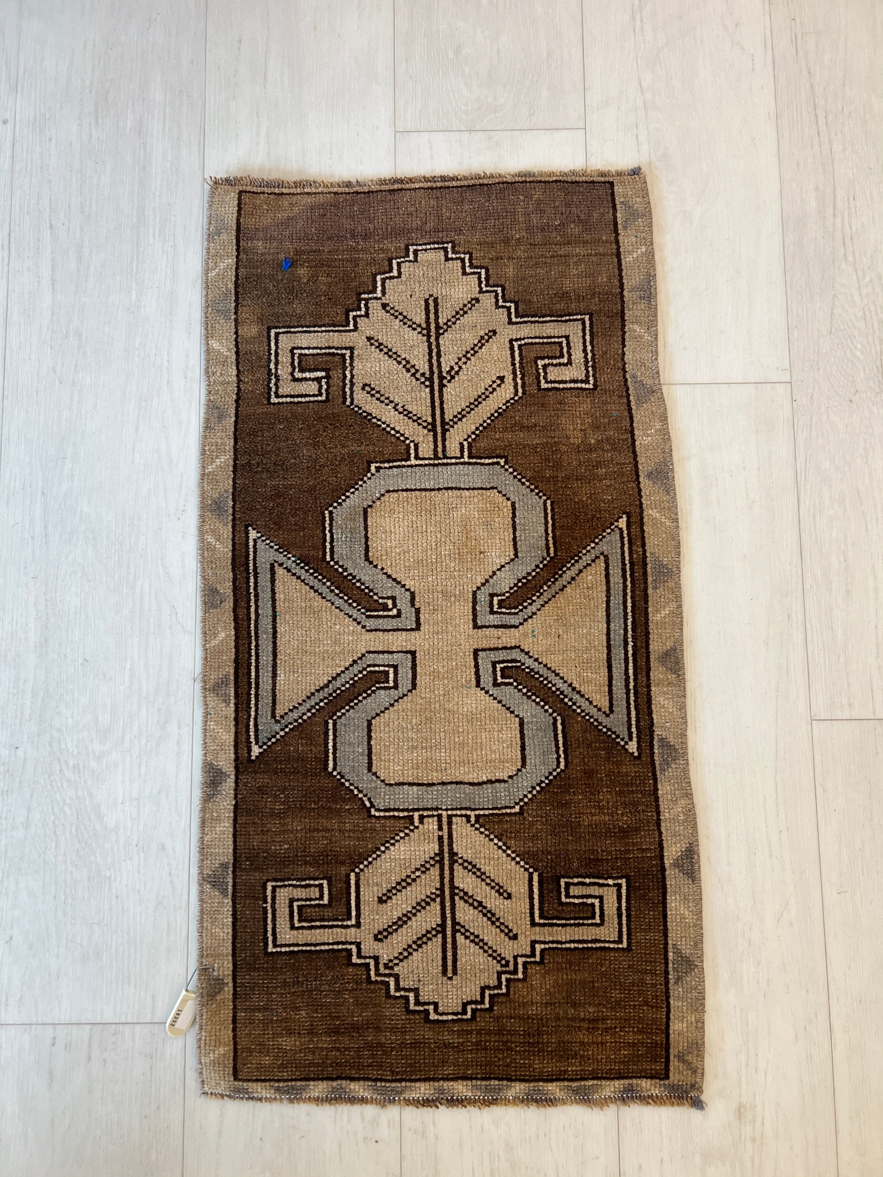 Oushak T Rug Vintage 1-5 x 2-8