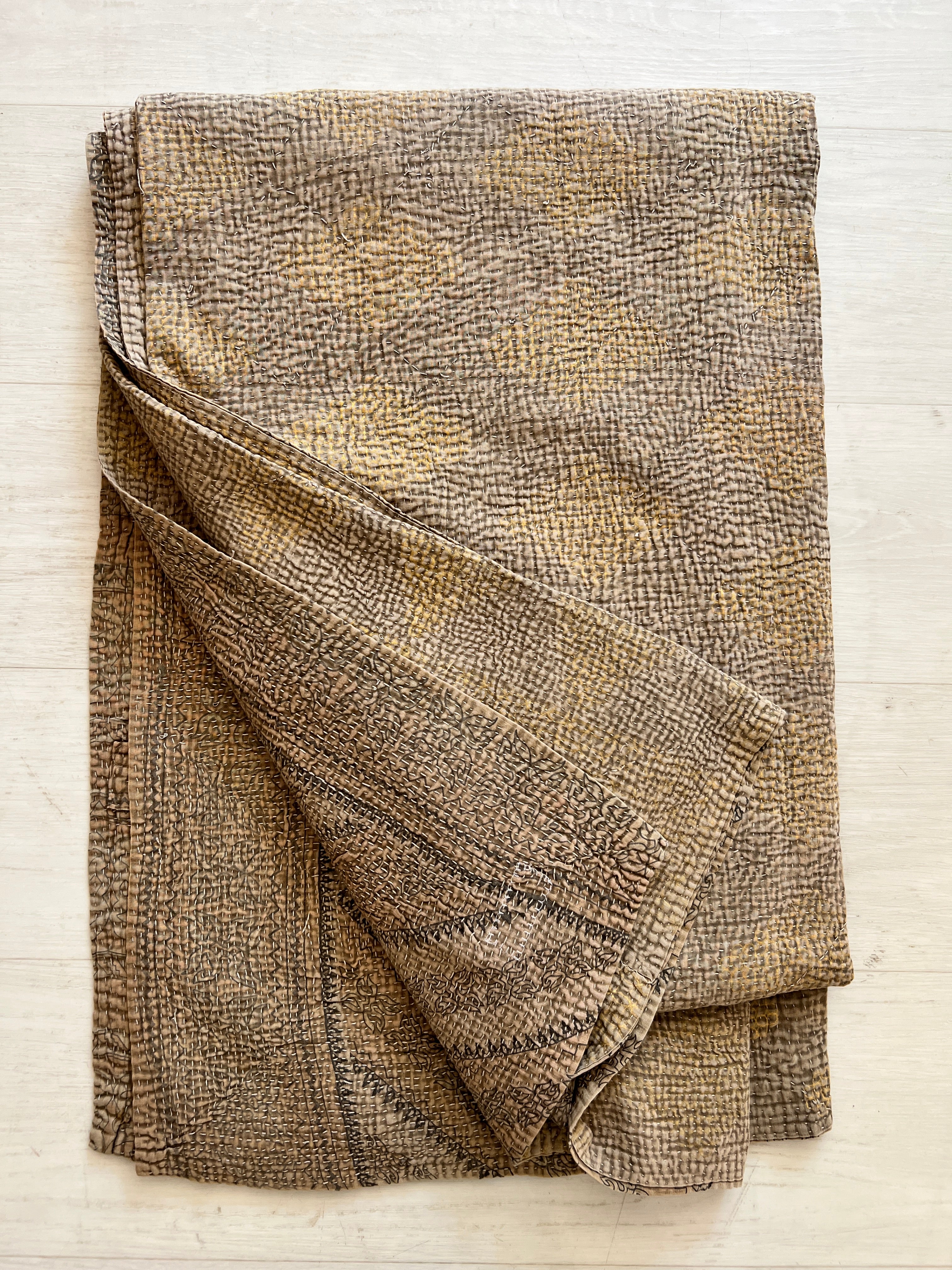 Vintage Tan/Gold Throw