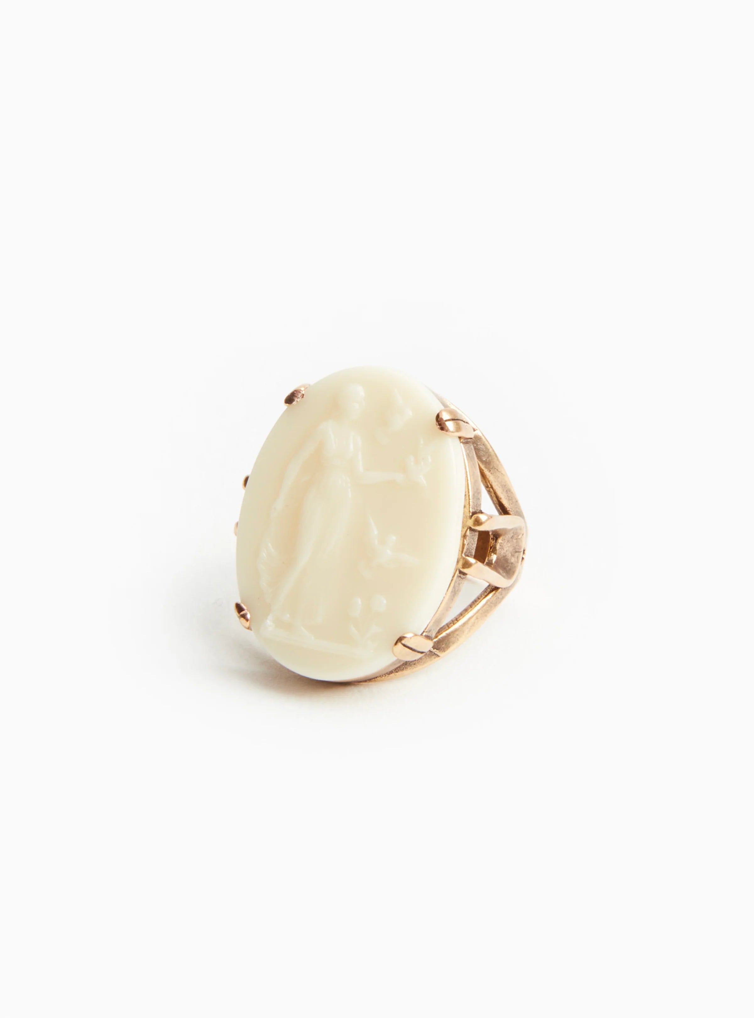 Size 7 18K Lady with Doves Cameo Ring