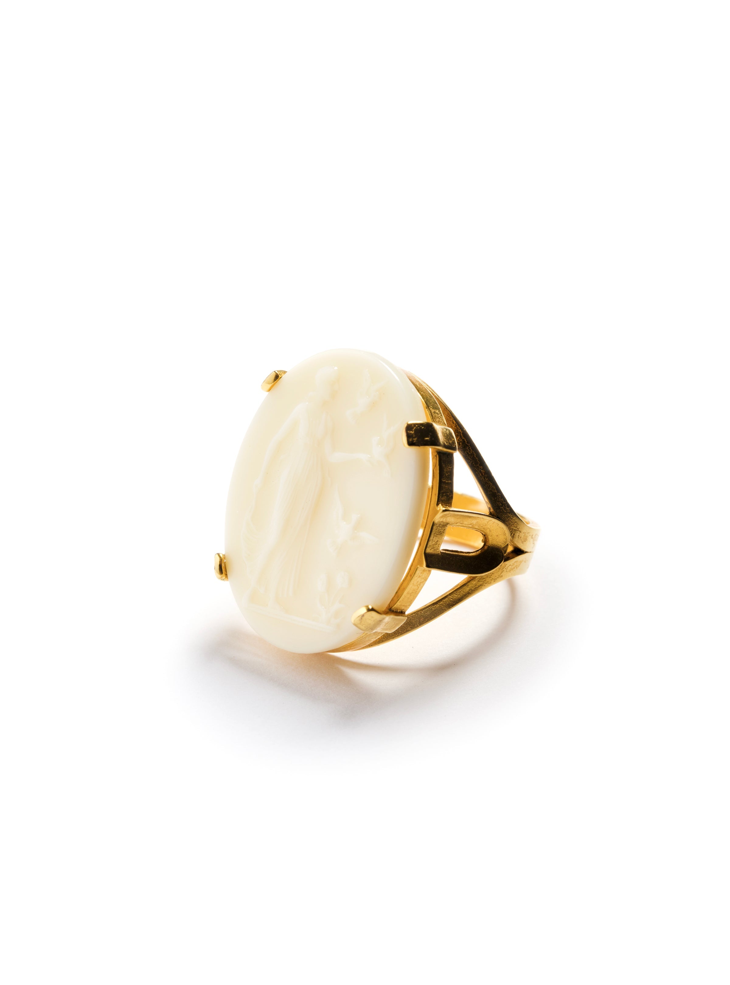 Size 7 18K Lady with Doves Cameo Ring