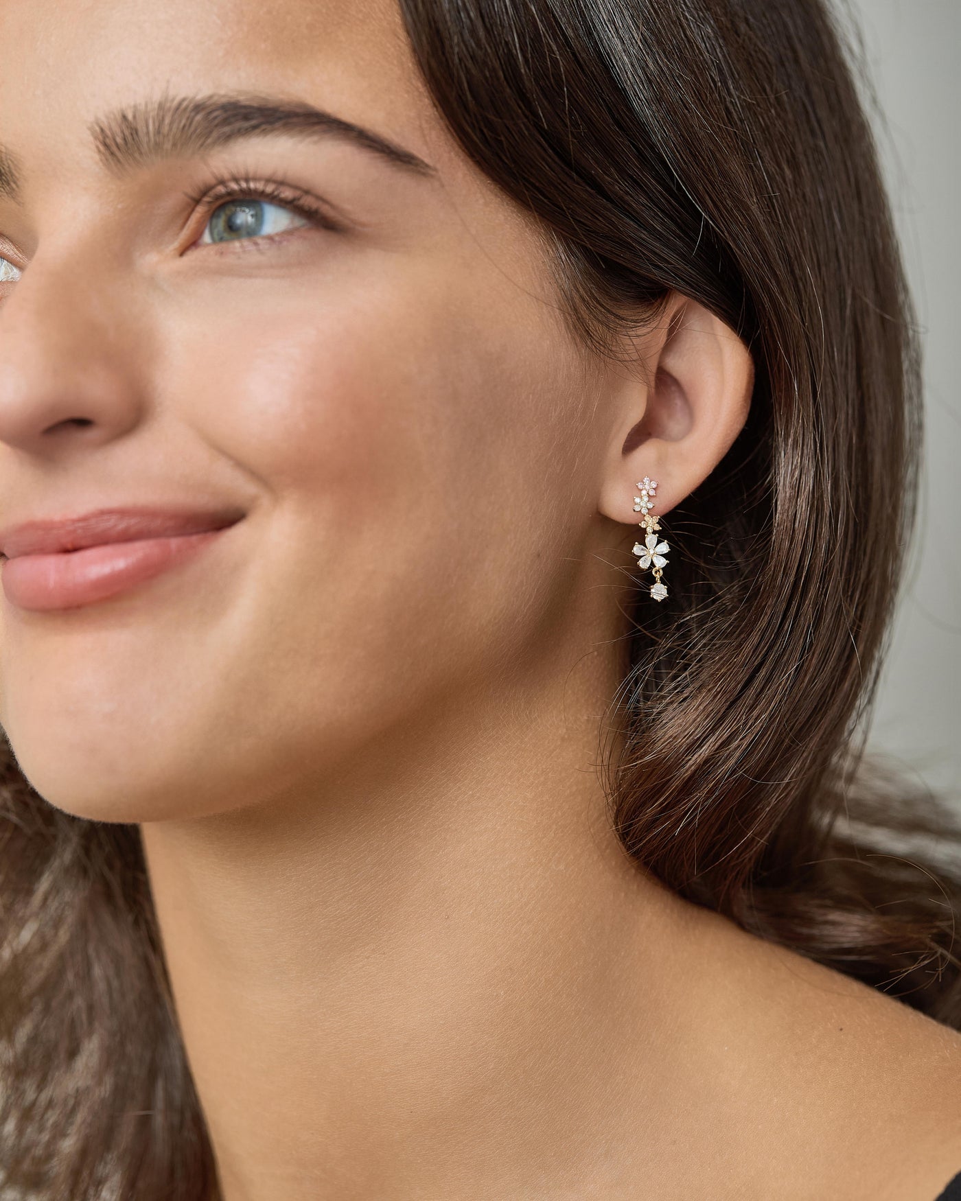 White Flowers Olivia Drop Earrings