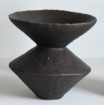 Short Zig Zag Vase in Black