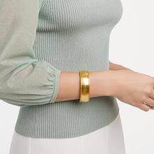 Load image into Gallery viewer, Cassis Statement Hinge Bangle